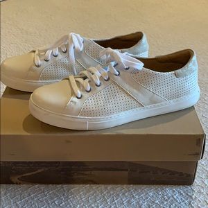 Trask —Size 9— White Italian Washed Sheepskin